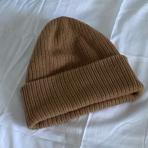 Aritzia Light Brown Beanie (One Size)